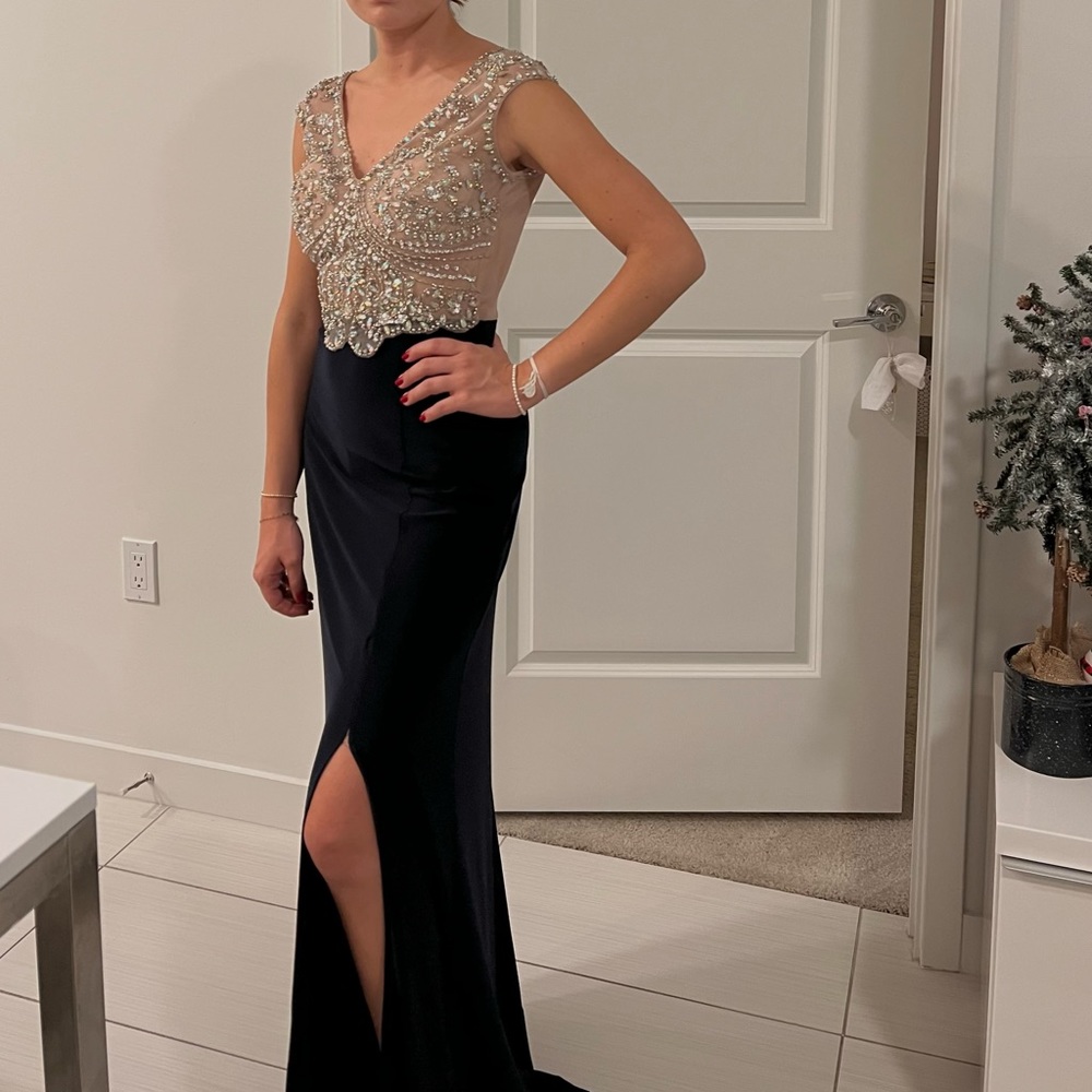 WEDDING DRESSS. MAXI DRESS. ELEGANT DRESS. FORMAL. GOWN. GALA DRESS.